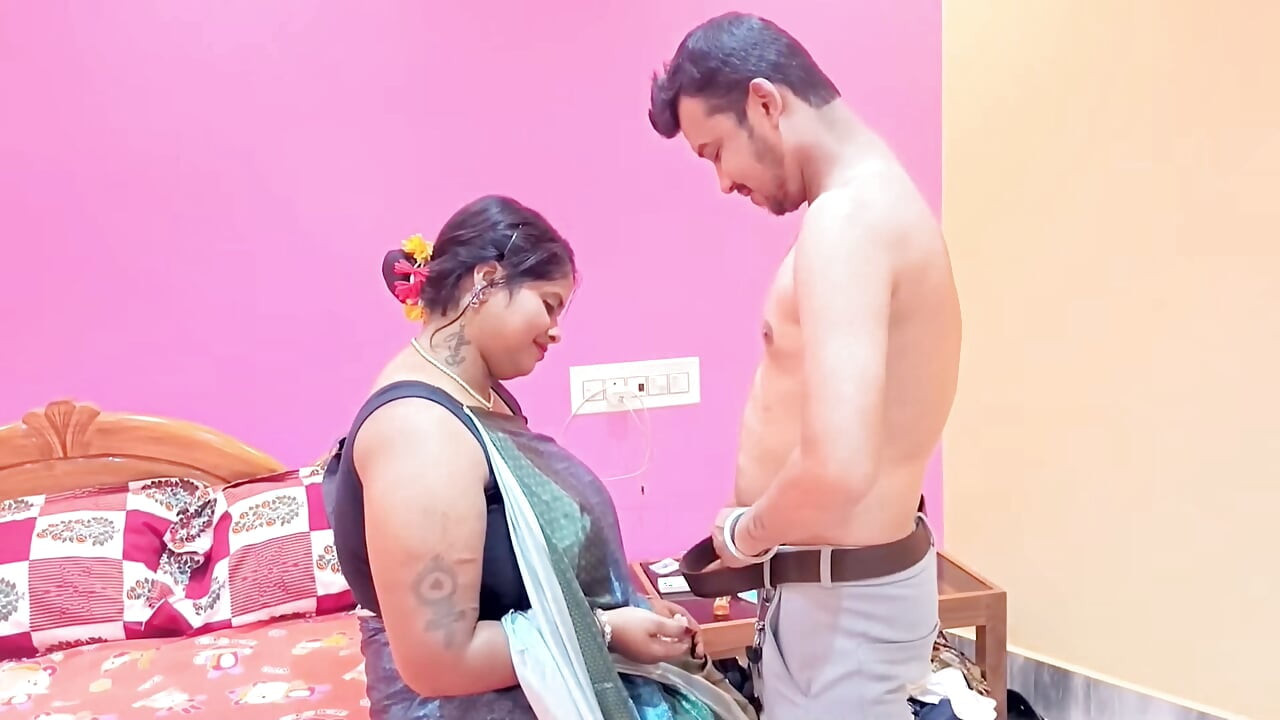 Jawan bhabhi ko piche se pakad ke chod diya
