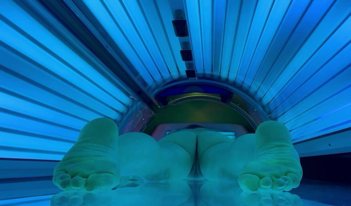 Voyeur Exhibitionist tanning Wife Milf Veronica Beach Close-Up