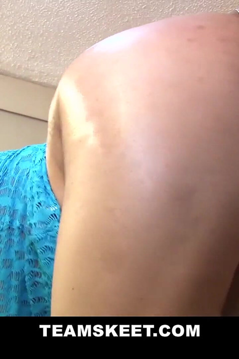 Latin Waitress Lorena lobos cheats on boyfriend