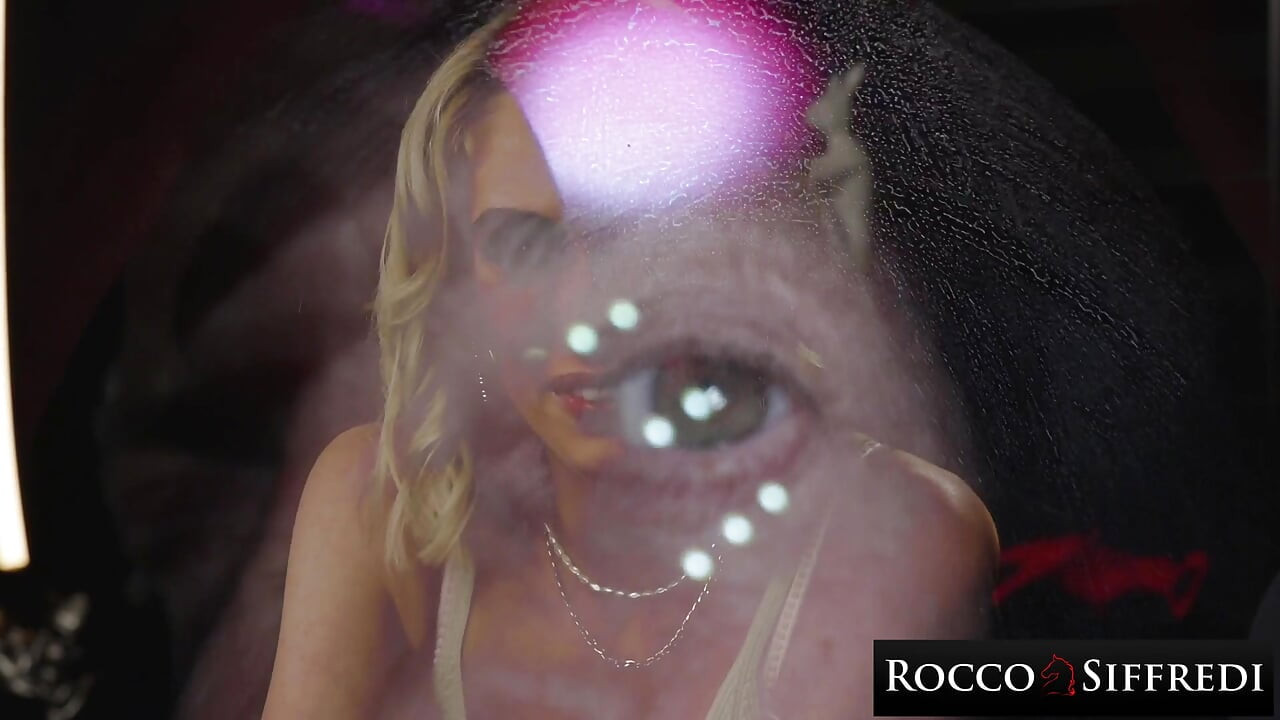 ROCCO SIFFREDI - szláv kaszkadőr és szőke istennő felfalja a hatalmas faszt