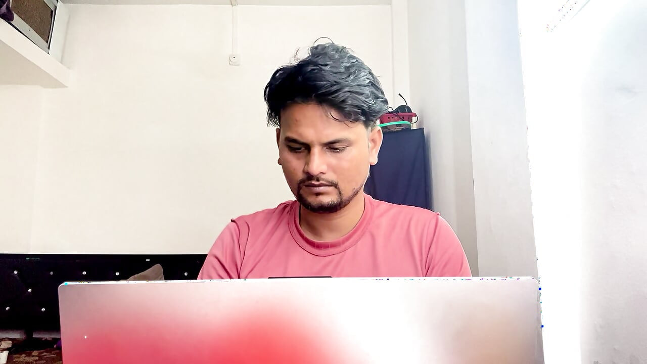 Desi dečko stvar s kutnim djevojkama