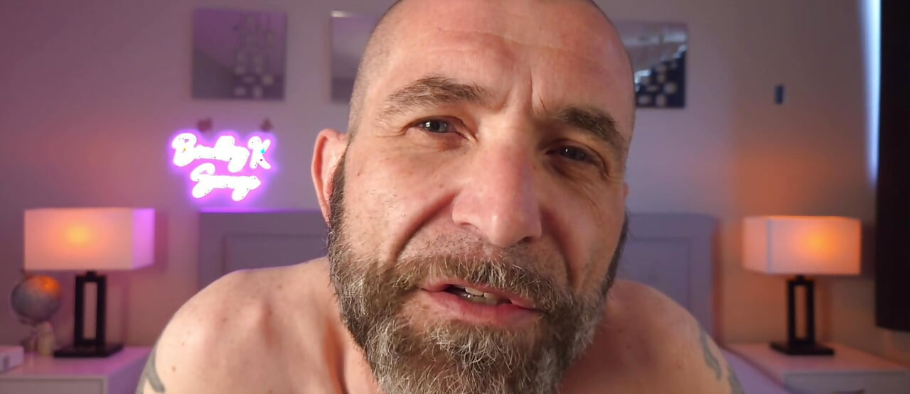 Babanın deliğinin iyi bir temizliğe ihtiyacı var