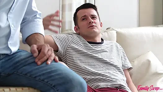 A Double Booking Leads to a Family Swap - S8:e1