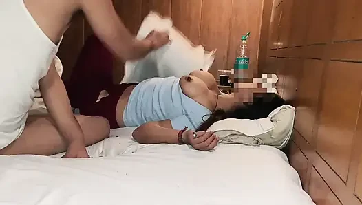 Agra Ki Bhabhi Ne Apne Padosi Ka Lund Muh Mein Liya Aur Chudwaya Часть 1