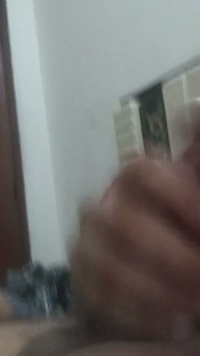 Un jeune garçon sexy prêt à baiser une maman suceuse | Clip 2