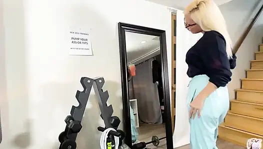 Pompa rahasia untuk ekspansi pantat dan payudara - melatih pantatku di gym adalah sesuatu yang sangat keras untukku!