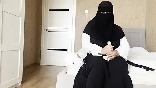 Çoraplı Arap orta yaşlı seksi kadın
