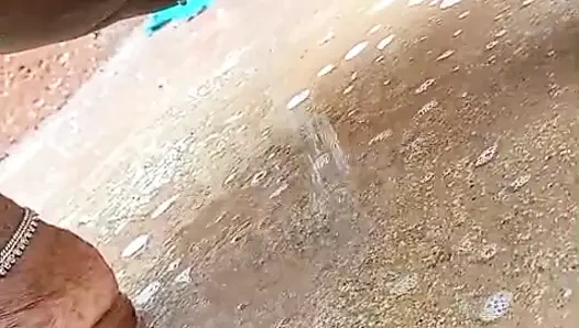 Karım işiyor ve büyük göğüsler