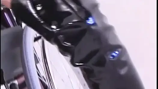 Threesome with two babes in latex