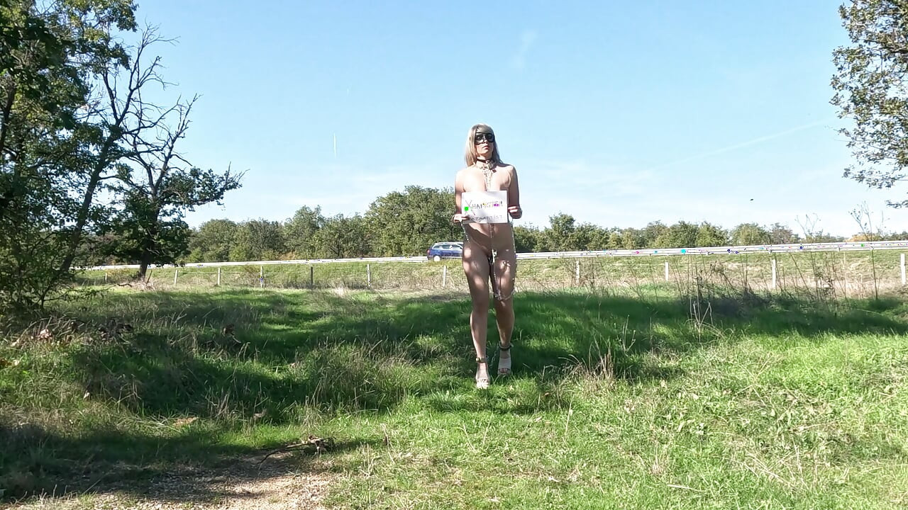 Slave Shows off to His Fans