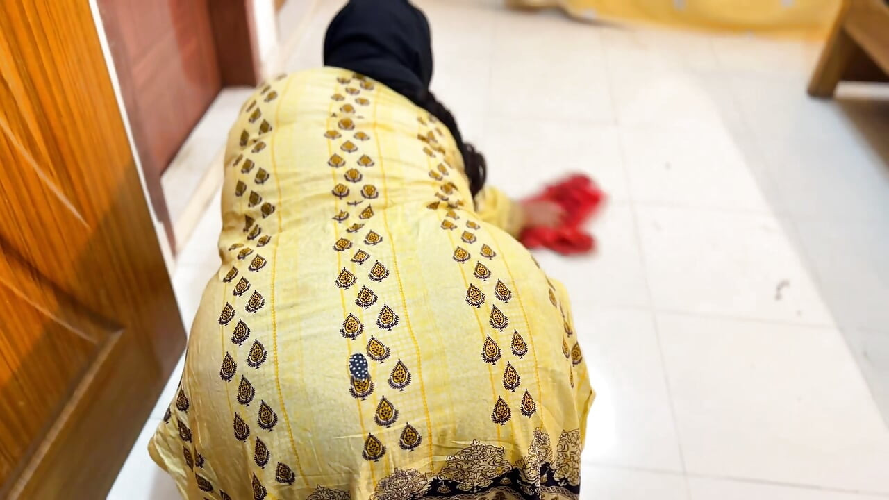 Małżeństwo Al'ab Dhat Almuakhrat Alkabirat Walshawniat Ealiqat Taht Alsarir Walan Turid Mumarasat Aljins