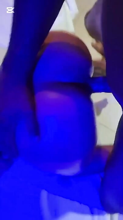Аргентинское очко встречает ебаря в отеле и отправляет видео ее мужу, его очень жестко трахают