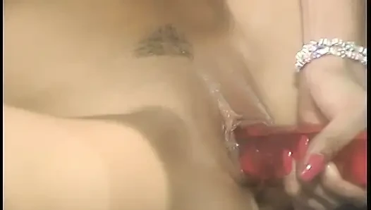 Azgın adam bir kafede iki ince Asyalı kızla seks yapmak için şanslıydı