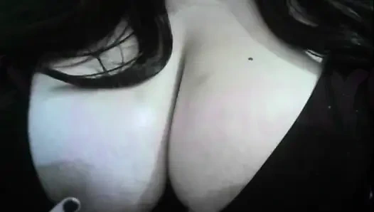 Ateşli evli kadın otaku inek büyük göğüsleriyle oynarken hentai izliyor #3