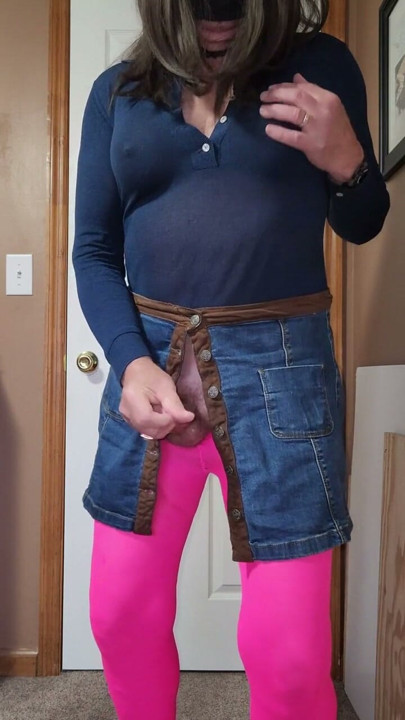 Cd feeling sexy. I masturbate and cum on my nylon pantyhose and skirt. | Clip 1