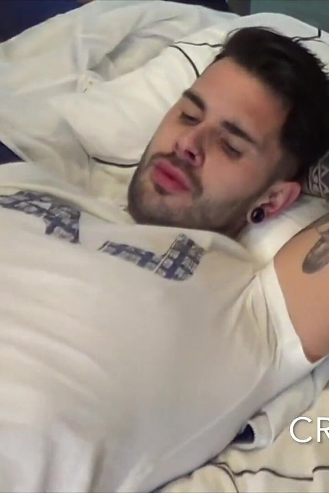 문신을 한 소년과의 지배로 따먹기