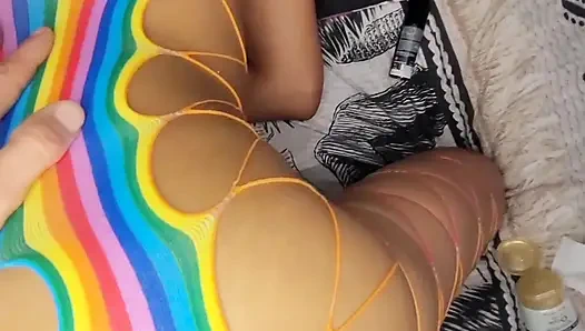 Bu sevimli Asyalı sürtük için ilk anal.