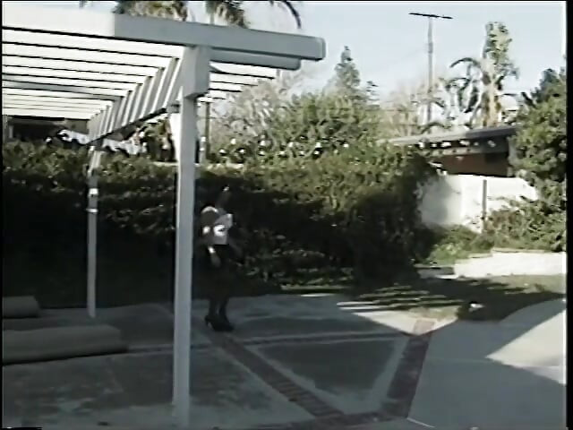 Geneya transeksüel sürtük yerde iki yarakla sikiliyor