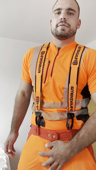 Lumberjack in HiVis Jerks His Huge Manly Cock