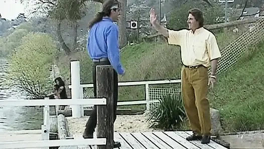 Pelacur Jerman dengan tubuh aduhai lagi asik seks anal di pesta seks liar