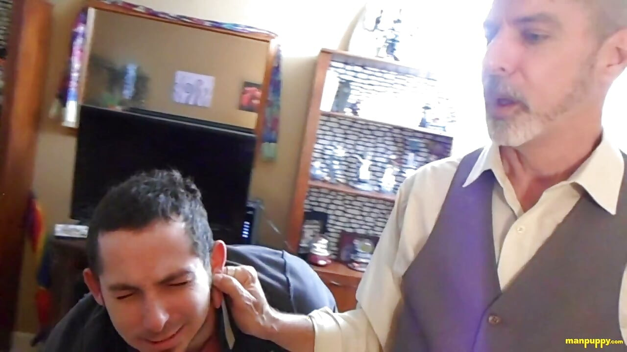 Padrastro Richard tiene castigos interesantes