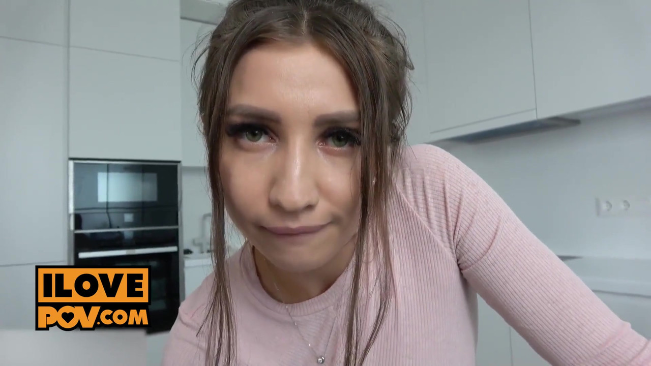 吞精的婊子kriss Kiss渴望在第一人称视角中取悦你