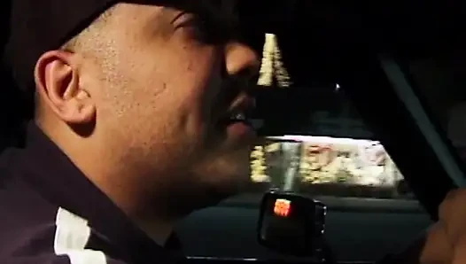 Heiße Lesbenfahrt im Taxi