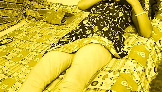 Tante seksi india digodain sama kontol besar devar di kamar tidurnya