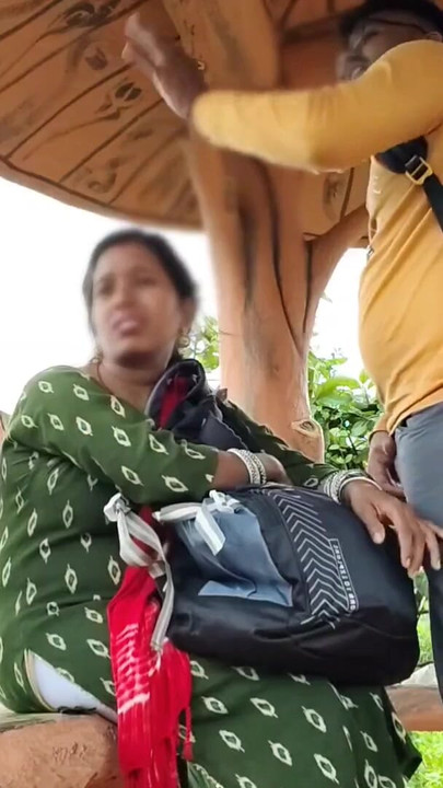 Detik tidak dapat dilupakan dari "Awek Kolej & Budak Tidak Diketahui Masa Cepat Frendship - Tempat Pelancongan Par, Bhabhi Pelancong Mili - panas"