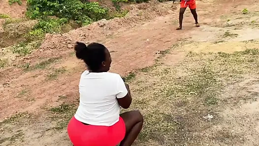 EINE JUNGE 19-JÄHRIGE NIGERIANISCHE MÄDCHEN UND JUNGS GEHEN ZUM FICKEN