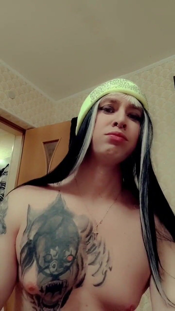 Момент падіння щелепи від "femboy показує своє красиве тіло і солодко кінчає"