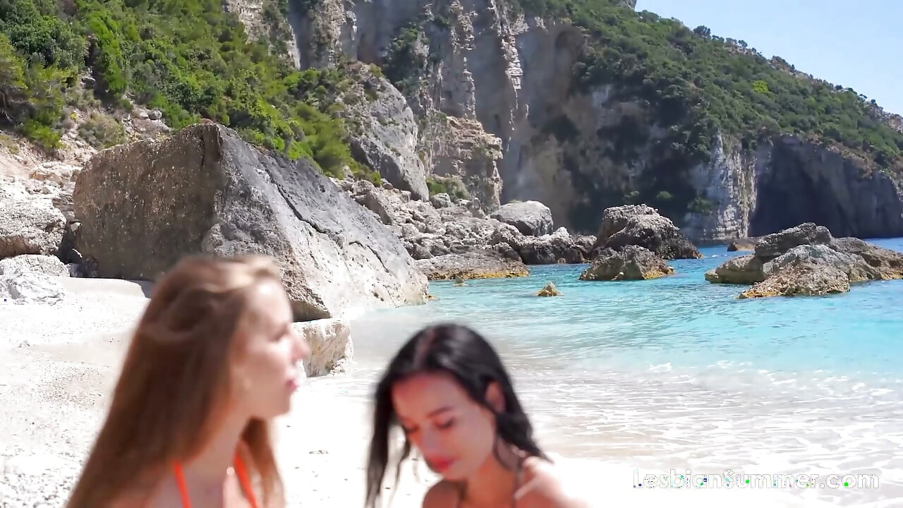 Sana Herhangi Bir Meyveden Daha Tatlı Bir Şey Vereceğim! Dee Vine & Milea Ray, LesbianSummer'da