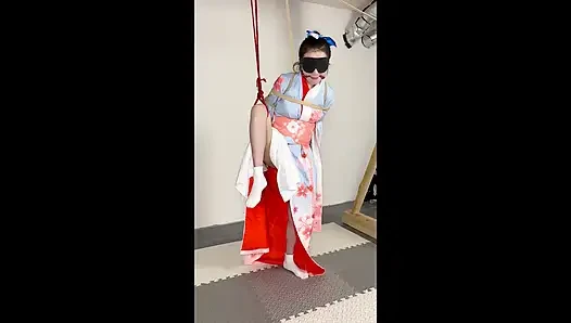 Versi klimaks dari memakai kimono di hari yang cerah