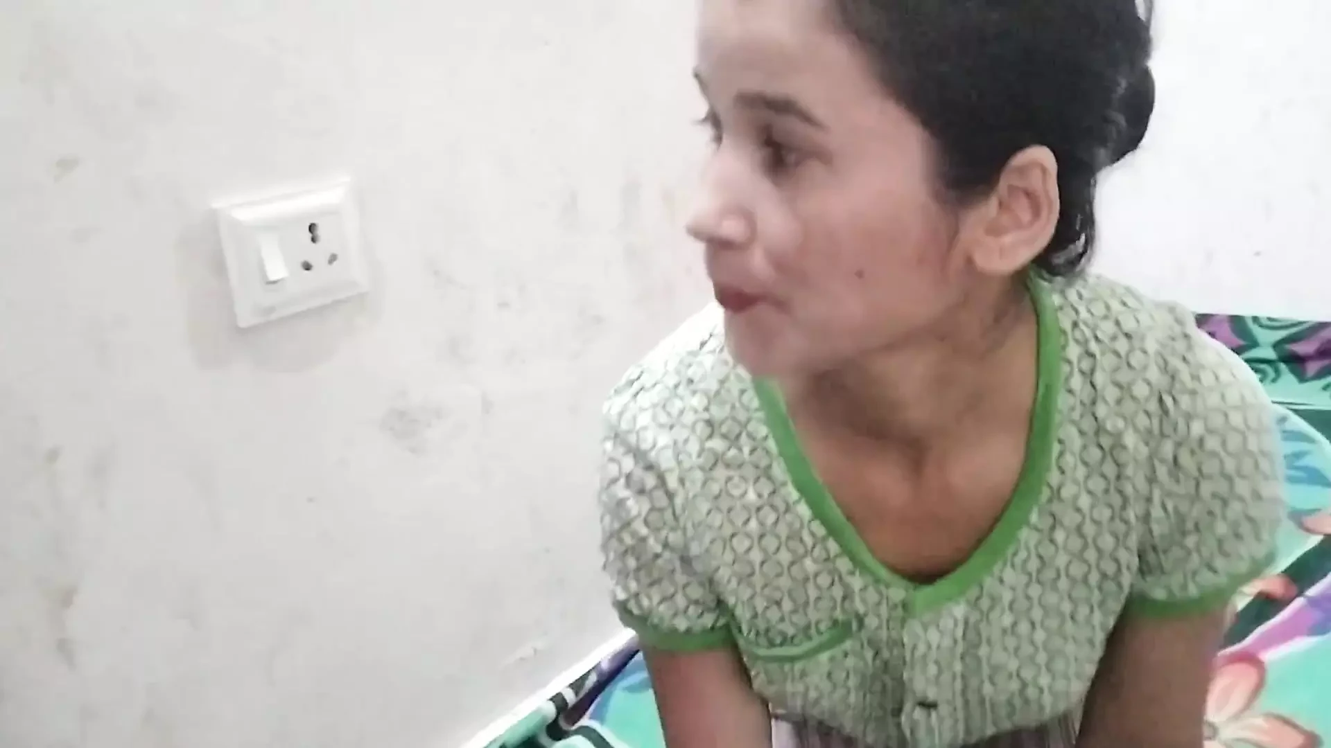 X video dikha kar step sister ko pela diya