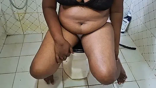 Reife frau im badezimmer heißestes video