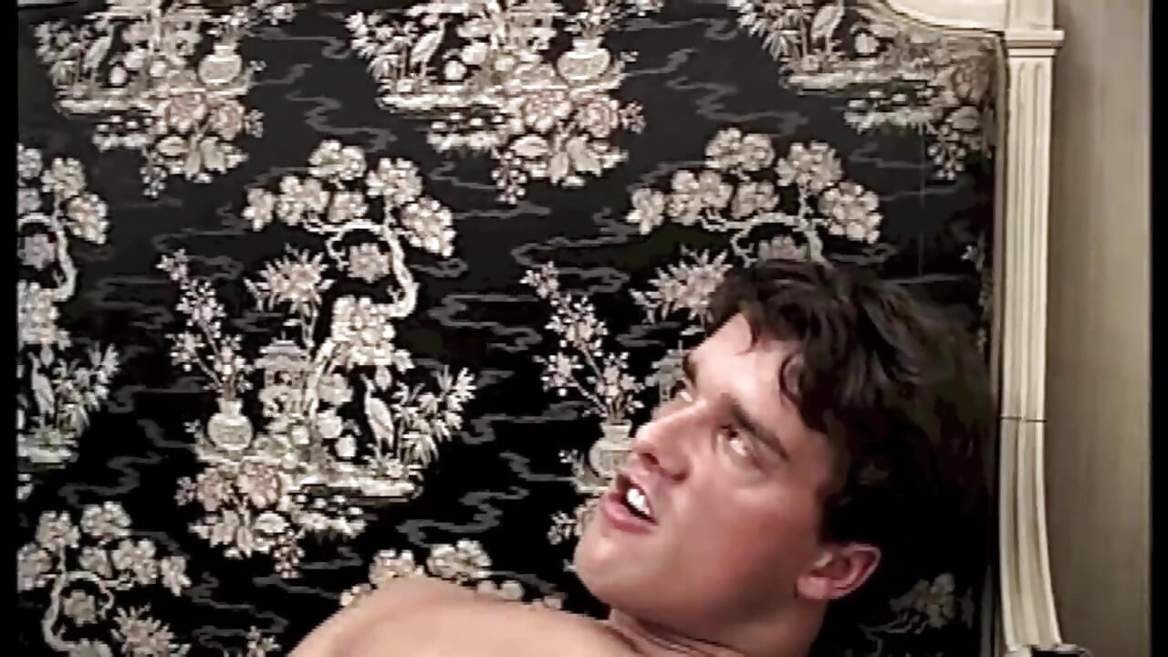 Dlakava pička i guza za slomiti