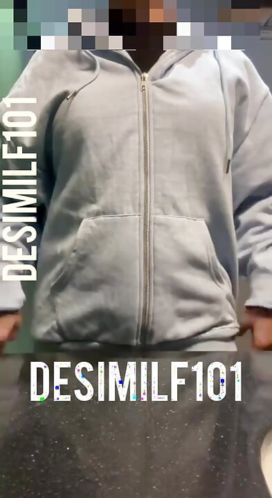 Bhabhi selfie boobs show