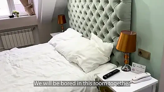 Partiden sonra otel odasında sikilen üvey anne