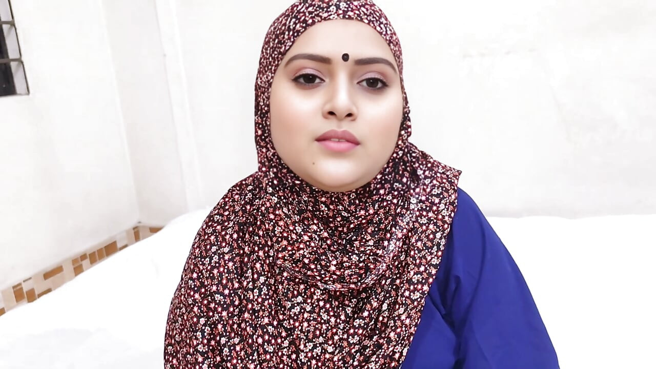 عمه هندی حجابی مسلمان روستایی دسی به سبک داگی هارد فاک می‌شه.