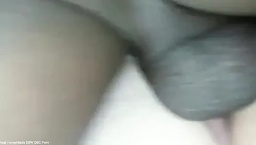 Cewek semok inggris dengan pantat bahenol lagi asik ngentot gaya doggy sampai orgasme