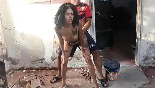 Duvarcı patronun karısını sikiyor