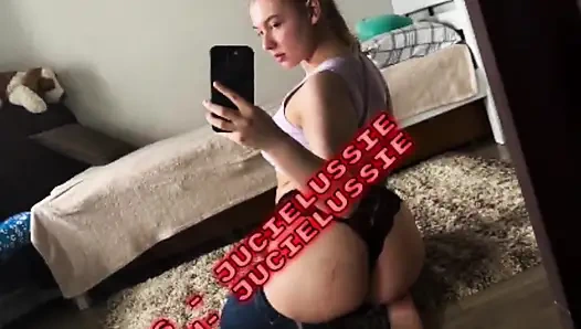 Экстремальный публичный трах пальцами тугого анала крупным планом. Вибратор в заднице