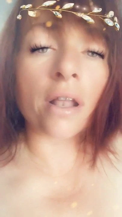 Leia from Crawley again. Finger pussy and squirt