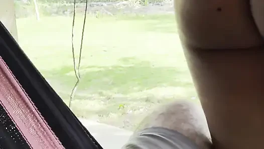 Teşhirciliği çok seviyorum, etrafta insanlar varken bir penise zıplamayı gerçekten seviyorum