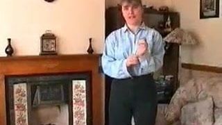 Domowe wideo - brytyjska para rucha się na dywanie