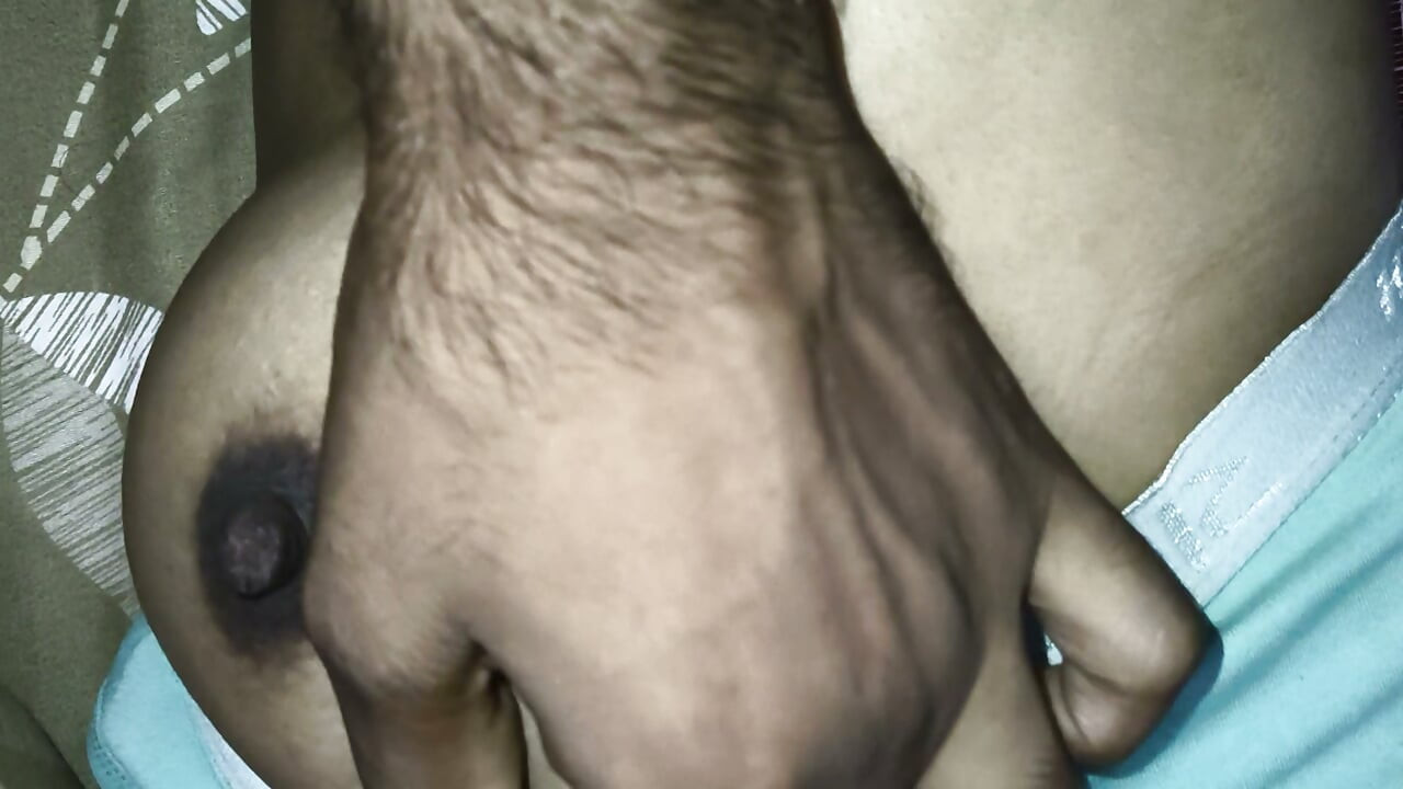 pahli bar boobs dikhane ko ready huyi  mst sex boobs