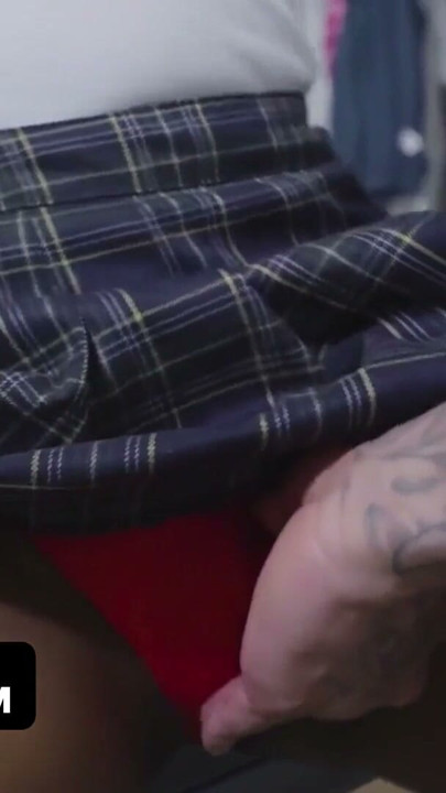 Tutor banker Milu Blazes ebony-fisse bagfra med sin pulserende kødhammer - TeamSkeet | Klip 1