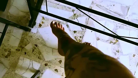 Mein schreibtisch, meine regeln, mein menschlicher hocker