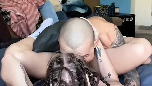 Настоящий секс пары в домашнем романтическом паре с большим хуем папочка Hoss Kado Русская альт-девушка Милфа Salem с многократными камшотами с кримпаем