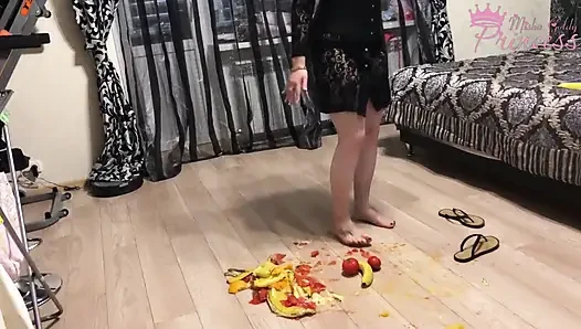 Aku benci kontol dan suka menginjak mereka